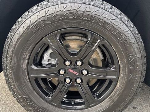 Used 2023 GMC Acadia AT4 w/ Technology Package AWD/4WD image 13