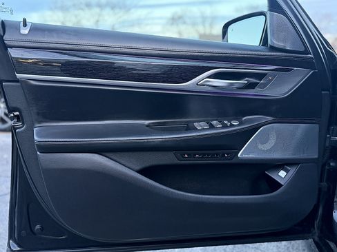 Used 2020 BMW 750i xDrive w/ Executive Package image 26