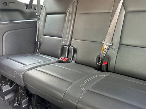 Used 2025 Chevrolet Suburban Premier image 15