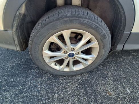Used 2019 Ford Escape SE FWD image 9