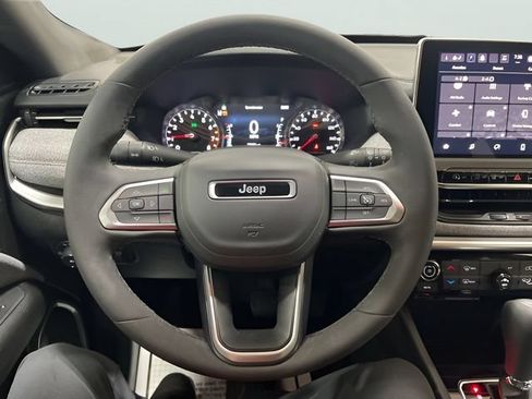 Used 2023 Jeep Compass Latitude AWD/4WD image 6