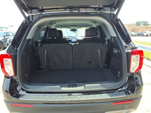 Used 2023 Ford Explorer XLT w/ Equipment Group 202A AWD/4WD image 10