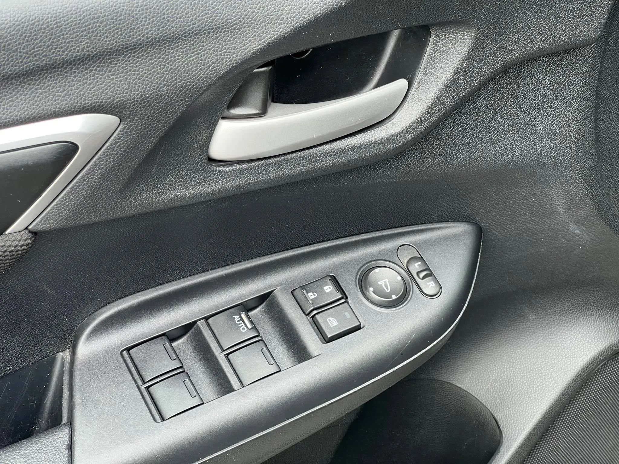 Used 2015 Honda Fit EX image 29