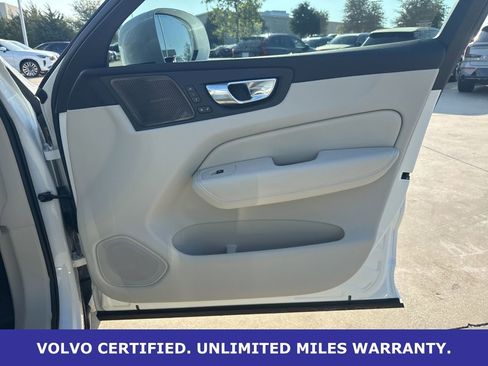 Certified 2023 Volvo XC60 B5 Ultimate w/ Climate Package image 9