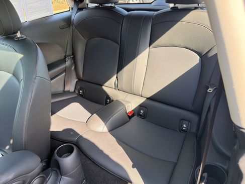 Used 2020 MINI Cooper 2-Door Hardtop w/ Premium Package image 23