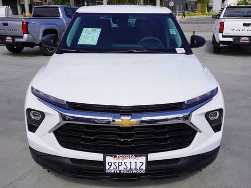 Used 2025 Chevrolet TrailBlazer LS w/ LS Convenience Package FWD image 3