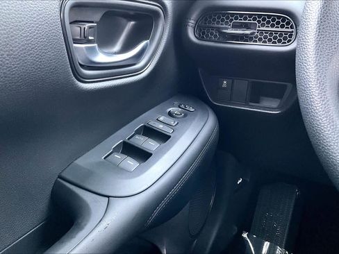 Used 2025 Honda HR-V LX image 31