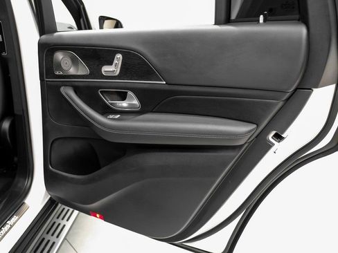 Used 2024 Mercedes-Benz GLS 450 4MATIC image 44