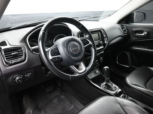 Used 2018 Jeep Compass Latitude FWD image 12