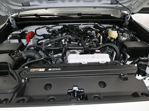 New 2026 Toyota 4Runner SR5 AWD/4WD image 17
