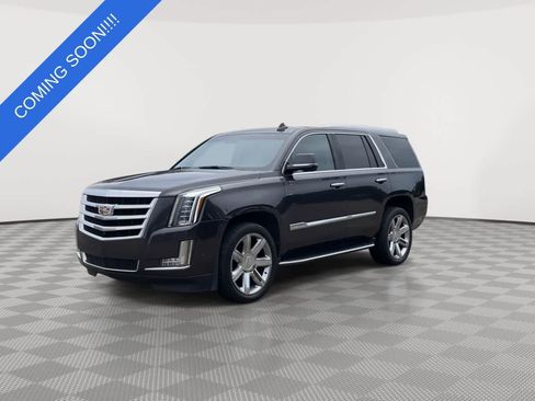 Used 2018 Cadillac Escalade Luxury AWD/4WD image 4