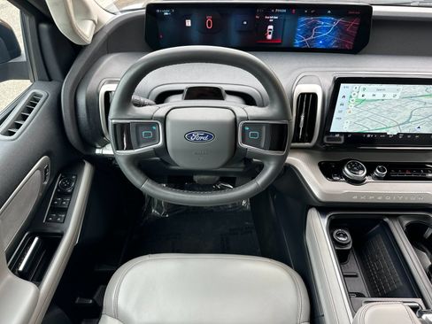 Used 2025 Ford Expedition Max Active AWD/4WD image 17