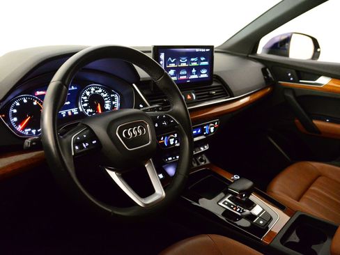 Used 2023 Audi Q5 2.0T Premium w/ Convenience Package image 4