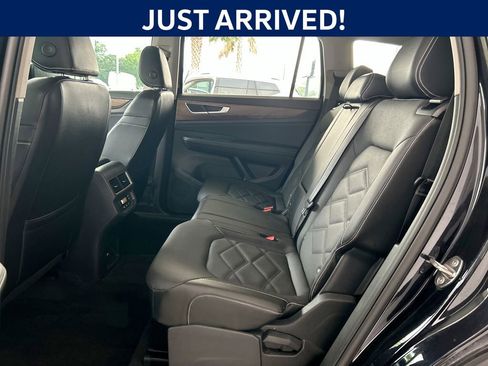 Used 2024 Volkswagen Atlas SE FWD image 32
