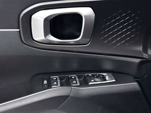 Used 2023 Kia Sorento LX image 28