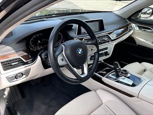 Used 2020 BMW 750i xDrive 750i xDrive w/ Executive Package image 17