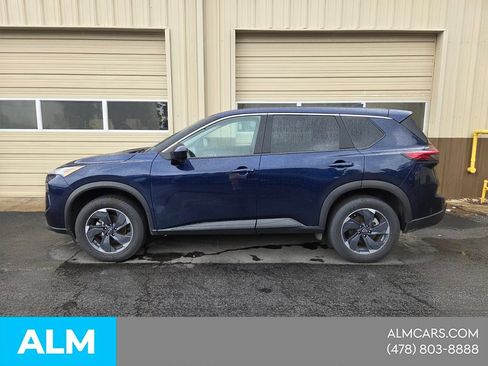 Used 2025 Nissan Rogue SV FWD image 3