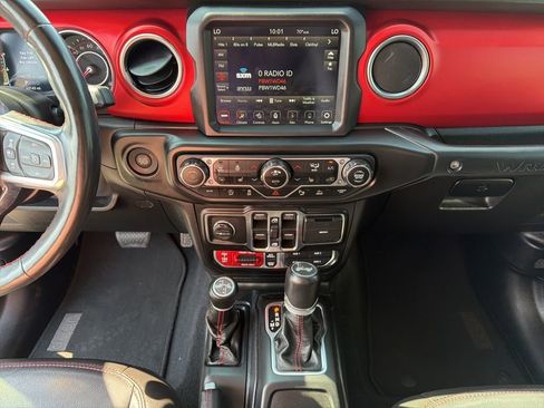 Used 2021 Jeep Wrangler Unlimited Rubicon AWD/4WD image 40