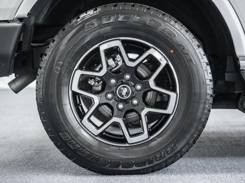 Used 2025 Ford Bronco Outer Banks image 25