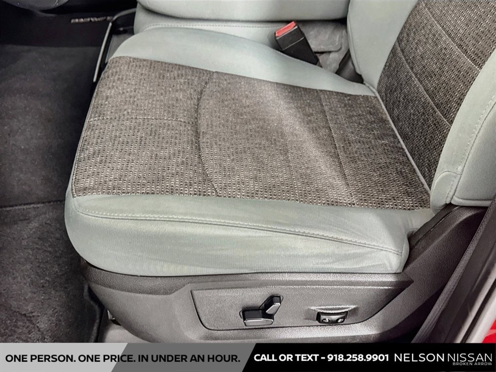 Used 2019 RAM 1500 Classic SLT w/ Luxury Group AWD/4WD image 18