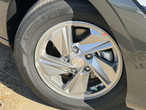 New 2026 Hyundai Elantra SE FWD image 17