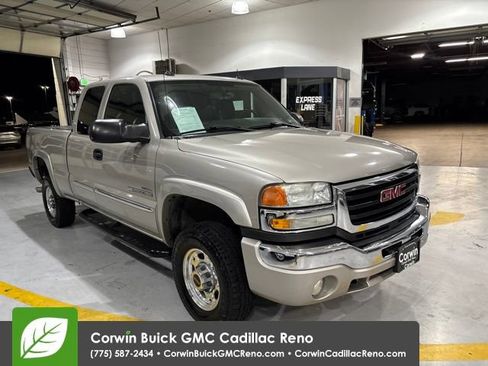 Used 2004 GMC Sierra 2500 SLT w/ Heavy-Duty Power Package AWD/4WD image 4