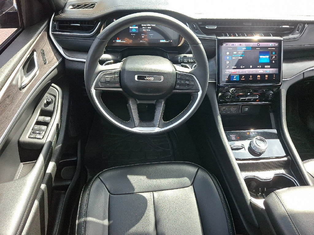 Used 2024 Jeep Grand Cherokee L Limited w/ Black Appearance Package AWD/4WD image 12