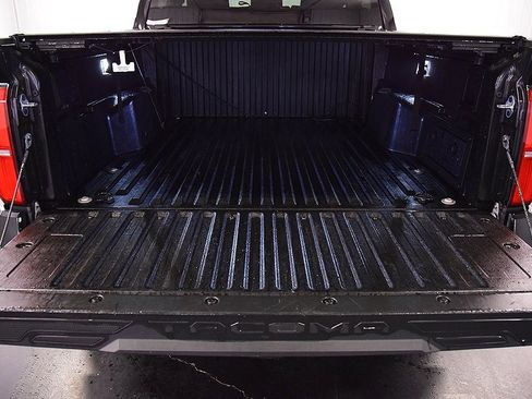 Used 2025 Toyota Tacoma TRD Sport image 7