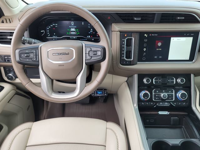 Used 2023 GMC Yukon XL Denali AWD/4WD image 11