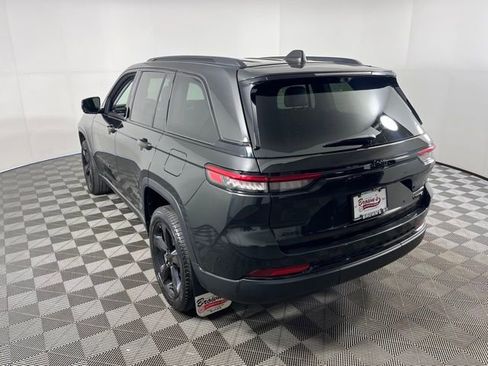 Used 2023 Jeep Grand Cherokee Limited w/ Luxury Tech Group II image 5