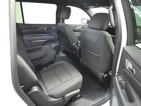 Used 2024 Chevrolet Traverse LT AWD/4WD image 17