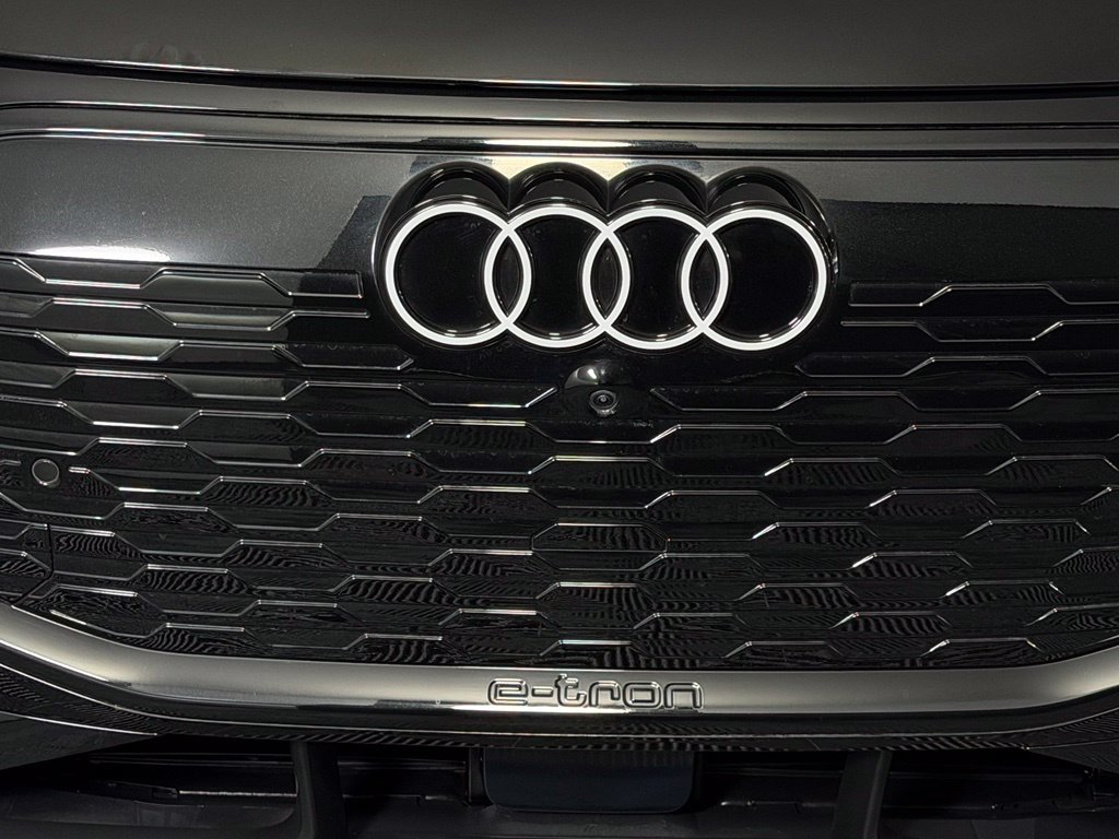 Used 2025 Audi Q6 e-tron Prestige w/ 20" Wheel Package AWD/4WD image 13