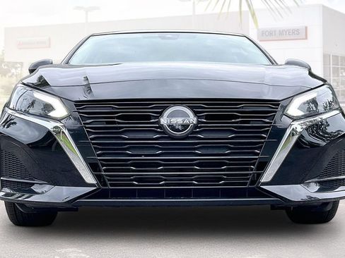 Used 2025 Nissan Altima 2.5 SV FWD image 23