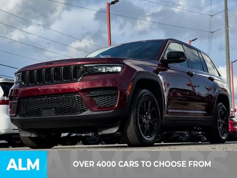Used 2025 Jeep Grand Cherokee Altitude AWD/4WD image 2