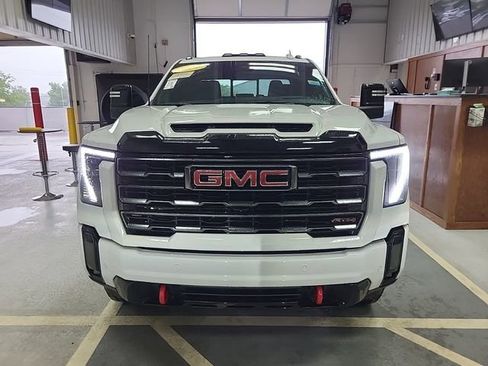 Used 2024 GMC Sierra 2500 AT4 w/ AT4 Premium Plus Package AWD/4WD image 7