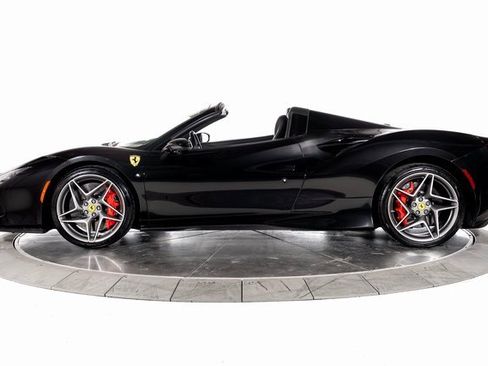 Certified 2021 Ferrari F8 Tributo image 3