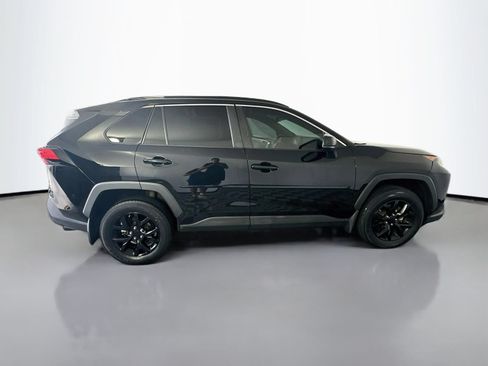 Used 2021 Toyota RAV4 LE FWD image 8
