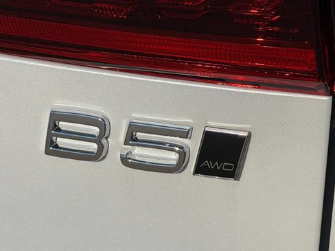 New 2027 Volvo XC60 B5 Plus AWD/4WD image 6
