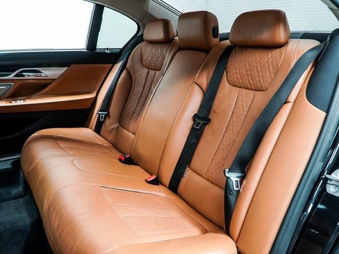 Used 2019 BMW 750i xDrive w/ Executive Package image 42