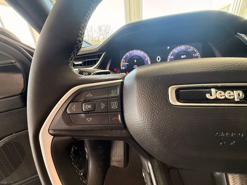 Used 2025 Jeep Grand Cherokee L Altitude image 29