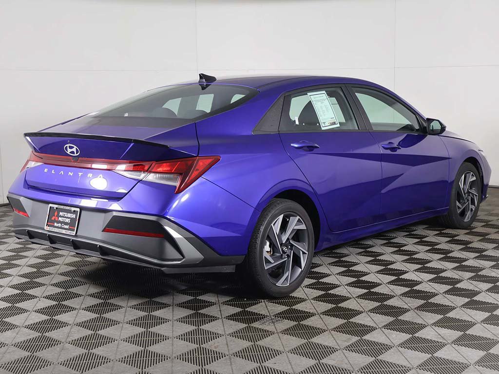 Used 2025 Hyundai Elantra Sport w/ Cargo Package FWD image 10