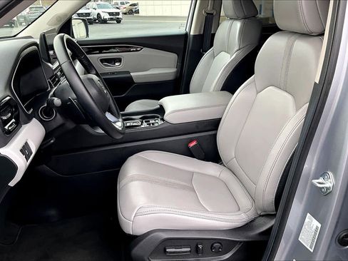 Used 2025 Honda Pilot EX-L image 7