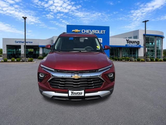 Used 2025 Chevrolet TrailBlazer LT AWD/4WD image 2
