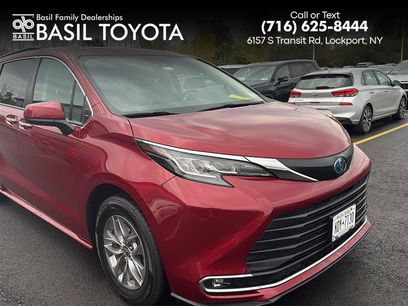 Used 2022 Toyota Sienna XLE