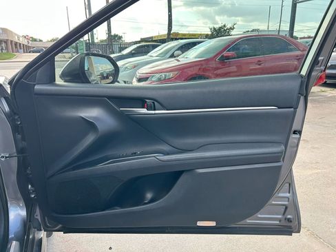 Used 2020 Toyota Camry XSE image 14