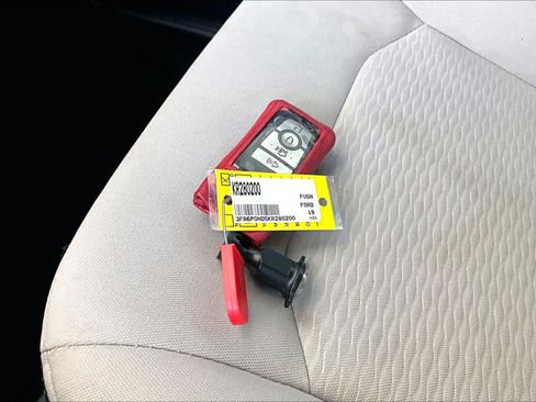 Used 2019 Ford Fusion SE w/ Equipment Group 151A FWD image 14