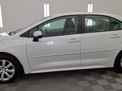 Used 2022 Toyota Corolla LE image 9