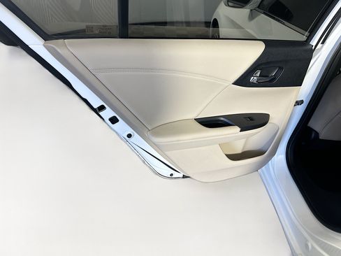Used 2017 Honda Accord EX-L image 25