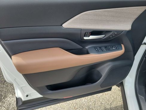 New 2026 Toyota Grand Highlander AWD image 18