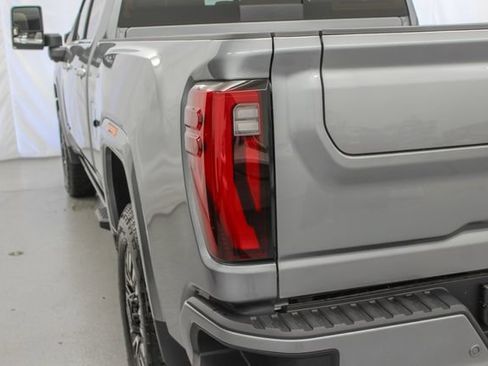 New 2026 GMC Sierra 2500 Denali Ultimate w/ LPO, Black Badging Package AWD/4WD image 9